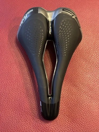 Selle Italia S 5 Lady Superflow Saddle - Black 160mm Width Chromoly Rails
