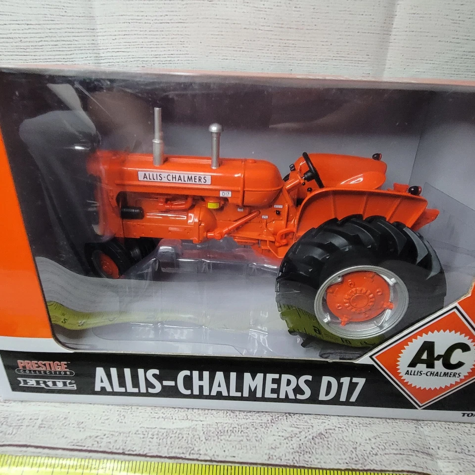 Ertl Allis-Chalmers D-17 N/frontend die-cast tractor orange with original box - Image 2 of 4