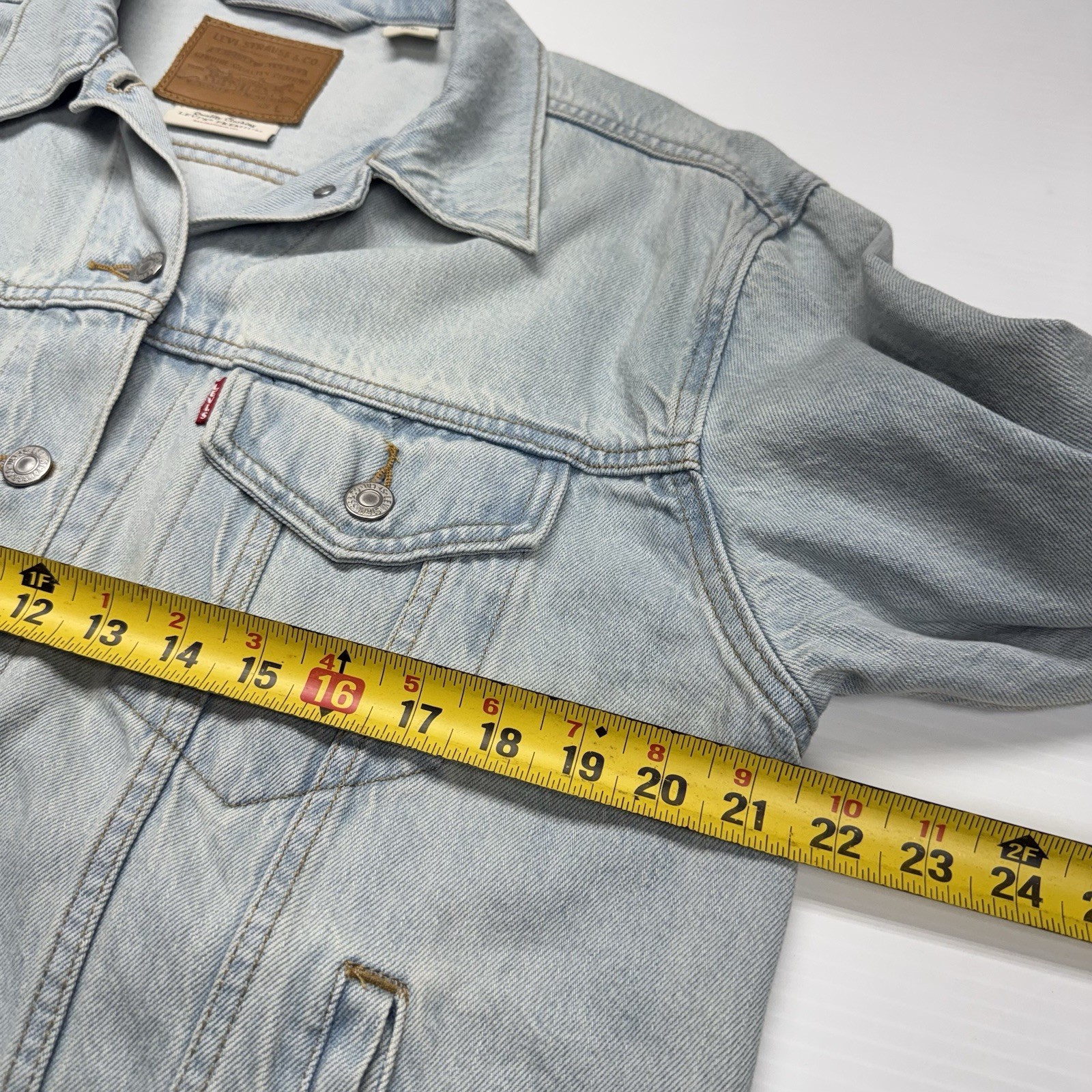 Levi's Premium Mens Denim Trucker Jacket L Blue Light Wash Pleated Workwear