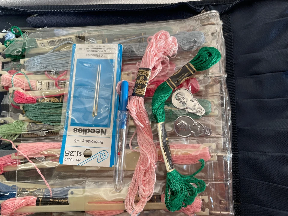 DMC FRANCE EMBROIDERY THREAD STORAGE CASE - Creative World DMC 25 Plus 18 skeins - Image 2 of 4