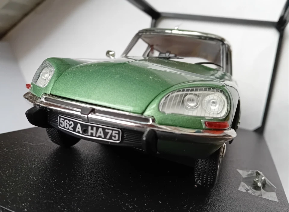 Norev Citroën DS 23 1/18 Vert Métal  Rétroviseur gauche à recoller . - Photo 2/4