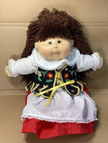 2004 CABBAGE PATCH DOLL Play Along Brown Hair & Eyes With Vest And Dress PA-6