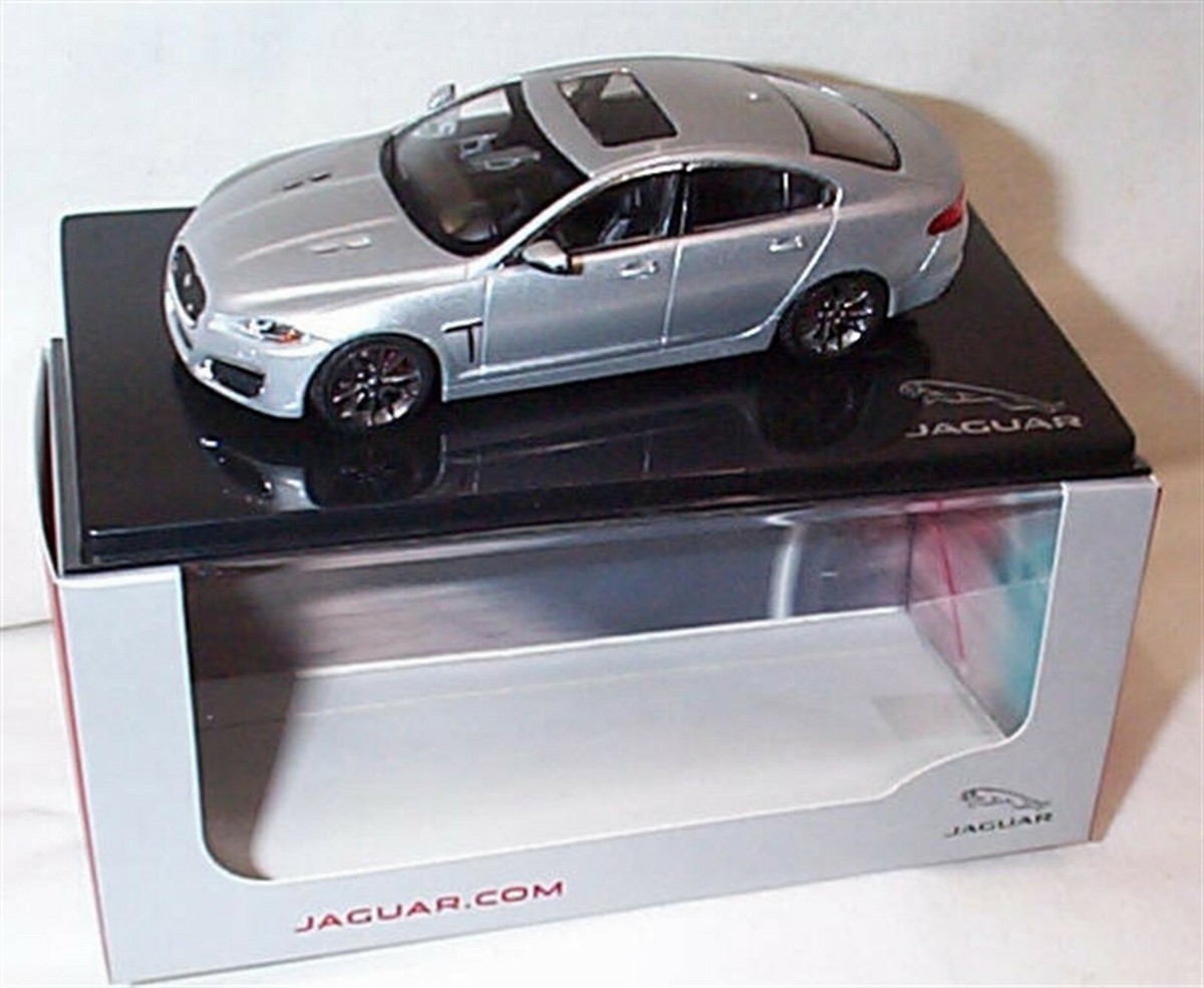 1/43 Jaguar XFR シルバー IXO ほか１台 ixo jaguar XFR rhodium silver car 1:43 scale diecast model
