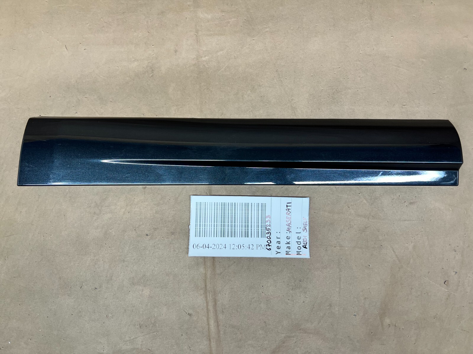 2017-2020 MASERATI LEVANTE REAR LEFT SIDE EXTERIOR DOOR LOWER MOLDING TRIM OEM