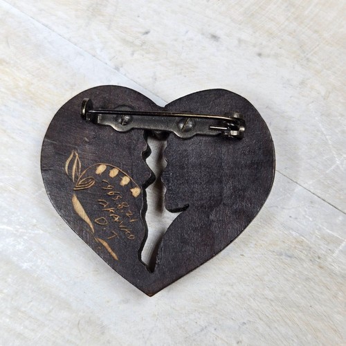 Vtg Hokkaido Wood Carved Heart brooch Artist signed Rare Jewelry dated 1965 - Picture 7 of 22