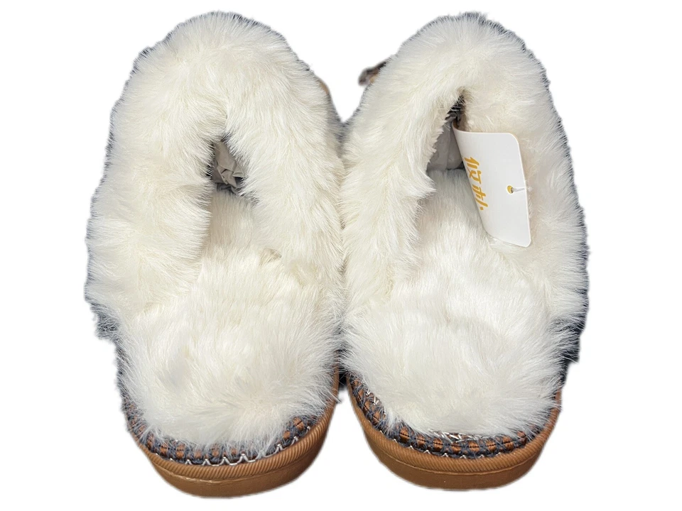 Hello Kitty Women and Girls Plush Slippers Winter Warm Size 6-7 - Image 4 of 4