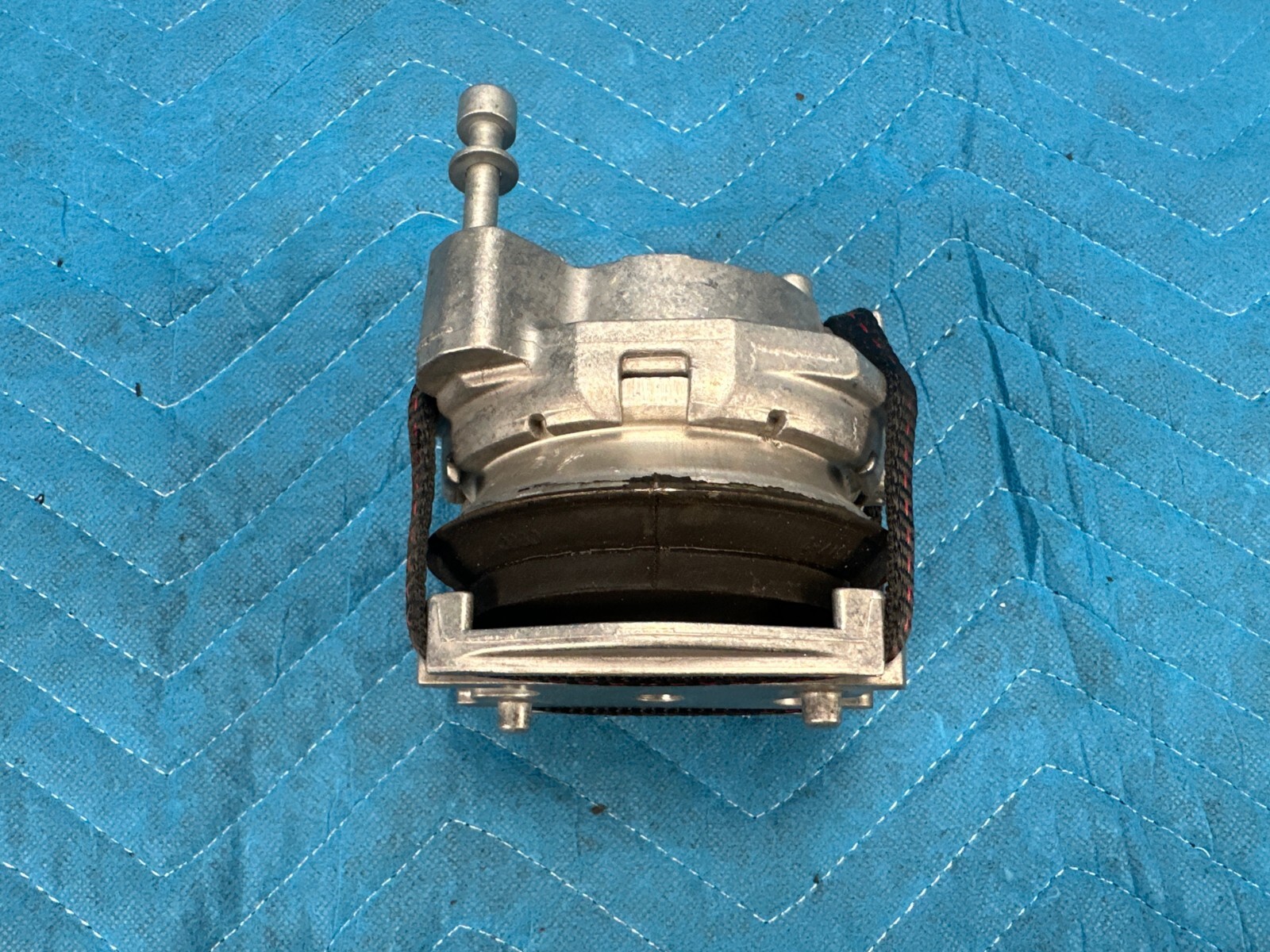 Bentley Continental Flying Spur Engine Mount Support RH or LH 29k 2006-2012 OEM