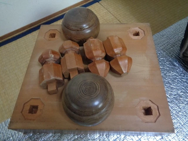  Japanese Go Board Set Wood Board with Legs Go Stones and Bowls 17.7in 7kg  - Image 3 of 4