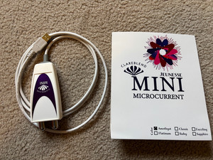 Clareblend mini microcurrent facial device. Kit Includes unopened gel & pink bag
