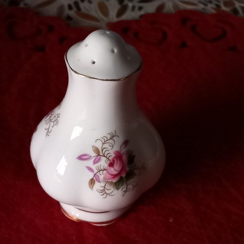 Vintage Royal Albert Lavender Rose Salt Or Pepper Shaker - Picture 5 of 9