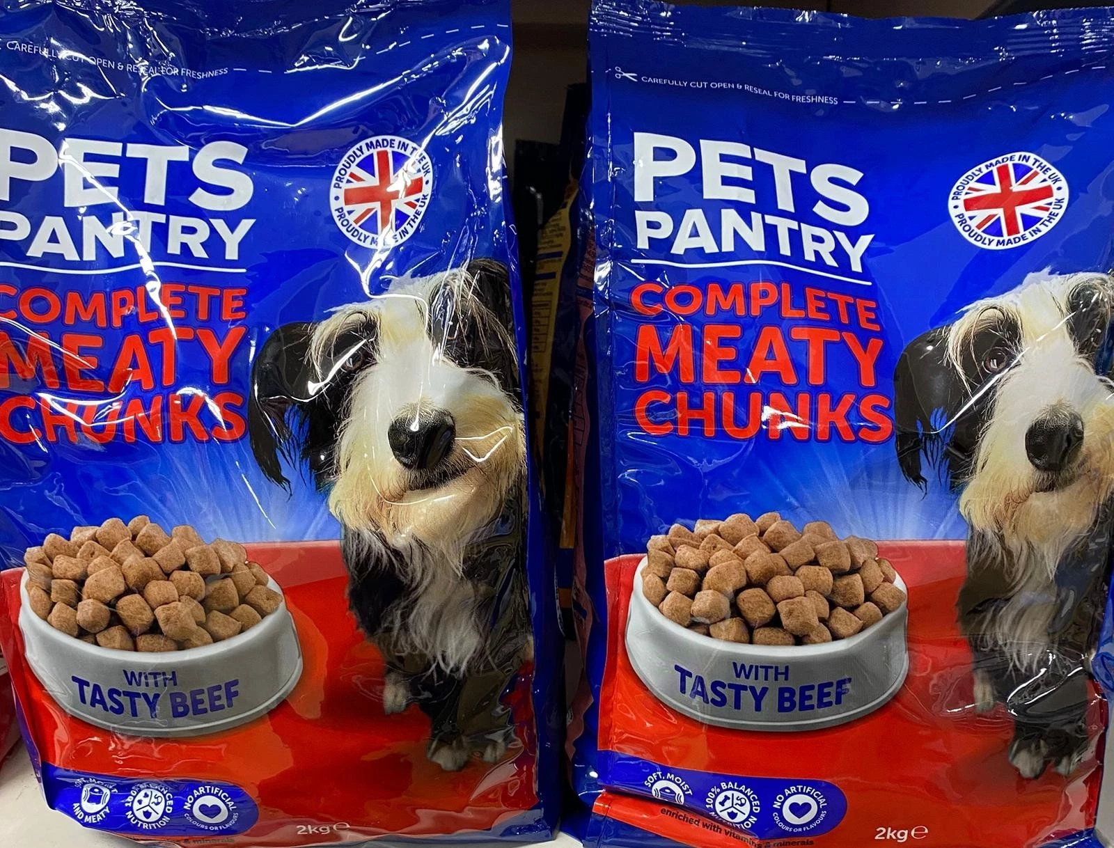 2x Pack of 2Kg PETS PANTRY Complete Meaty Chunks with Tasty Beef FREE DELIVERY
