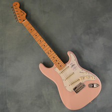 Fender Made in Japan Junior Collection Stratocaster Maple Satin Shell Pink