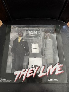 NECA They Live - Pack Da 2 Figure Azione Da 20 Cm Con Abiti In Tessuto - John Carpenter Alien, Collezionismo