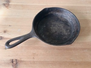 Vintage Cast Iron 6 1/2 inch skillet - Unmarked Wagner #3 W Mark Ships Free USA