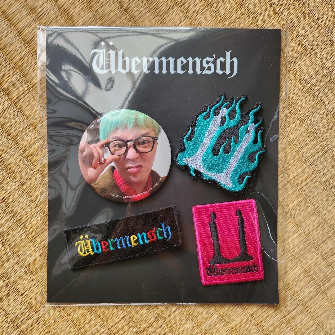 【G-DRAGON】 Ubermensch l Badge (Set of 2) BIGBANG G-DRAGON Ubermensch Official MD CAN BADGE & WAPPEN