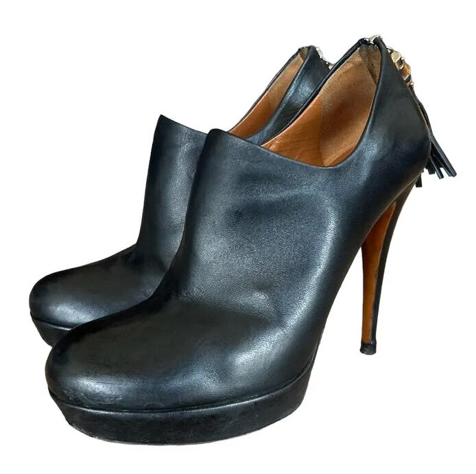 GUCCI Black Leather Round Toe Bamboo Tassel Zipper Betty