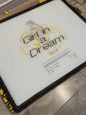 Skypad Wallhack Limited Edition: Girl in a Dream XL glass Skypad Wallhack Limited Edition: Girl in a Dream XL glass
