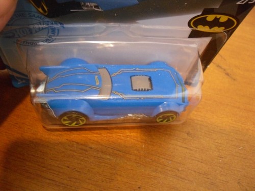 Hot Wheels ~ The Batman Batmobile ~ Batman 2/5 ~ 56/250 ~ DC Comics B16 - Picture 2 of 5