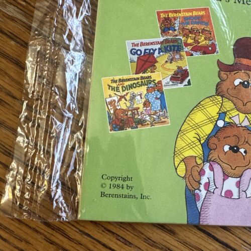Berenstain Bears Soccer Star Mini Book Sealed LJS Kid's Meal 1984 - Picture 3 of 5