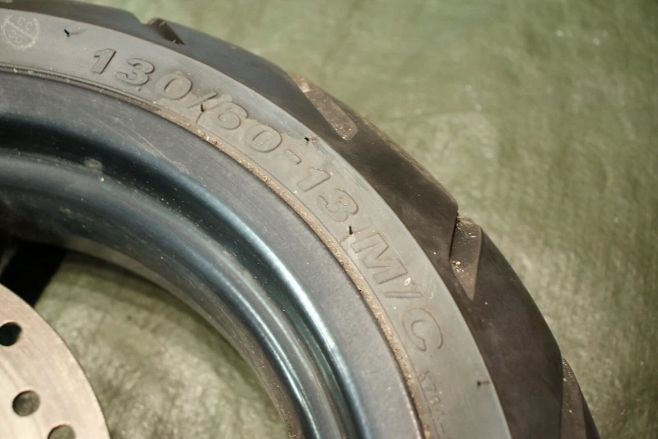 Aprilia SR 50 DITECH ZD4RLB original Vorderrad Felge Reifen 130/60-13 Ruota Whee - Bild 3 von 4