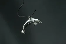 Great Value On This 925 Sterling Silver Dolphin Style Charm Pendant (PEN1756)