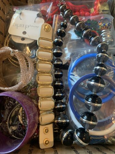 Costume Jewelry Lot 6 LBS Vintage To Modern ALL WEARABLE Wear Or Resale 110 Pcs - Picture 2 of 20