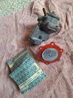 VINTAGE OG NOS VW SPLIT WINDOW BUS BEETLE 40HP FUEL PUMP & DIAPHRAGM 1961 1965