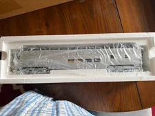 MTH Premier 20-67040 Santa Fe 70’ Streamlined Full-Length Vista Dome – New in B