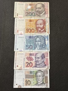 Set Of 2001 To 2002 National Bank Of Hrvatska Croatia 10 200 Kuna Banknotes