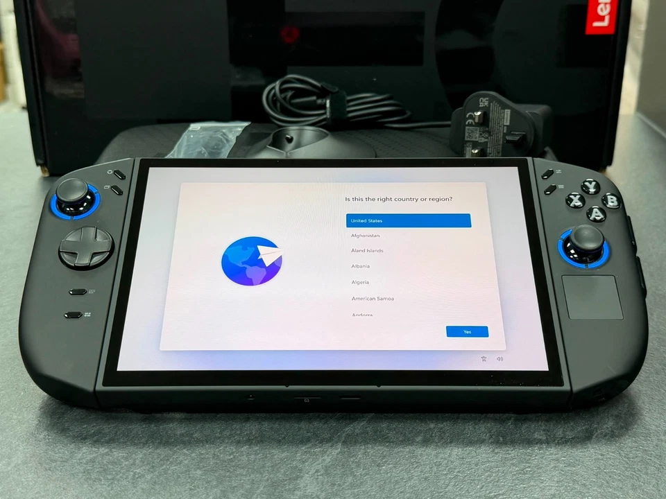 Lenovo Legion Go 2 Ryzen Z2 32GB RAM 512GB SSD 8.8” Handheld Gaming 83N1000NUK *, photo 2 of 5