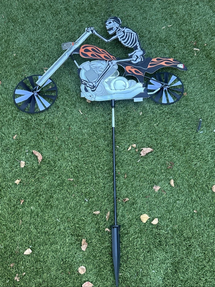 Bicicleta Skeleton on a Chopper 37", Whirligig, Estaca de Jardín de Premier Kites Foto 3 de 4