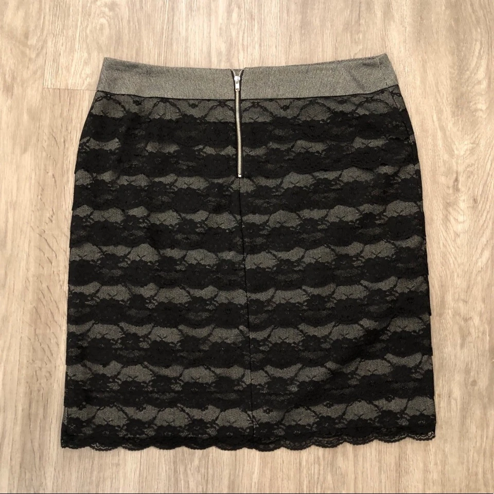 Sharagano 女式灰色/黑色花卉花边覆盖膝铅笔裙 10 码 — 第 2/2 张图片