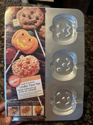 Wilton Pumpkin Shaped Aluminum Cake Pan Baking Mold Set Silver Halloween