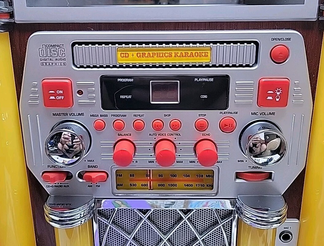 レトロな東芝ポータブルTV/VIDEO CD KARAOKE SYSTEM レトロな東芝