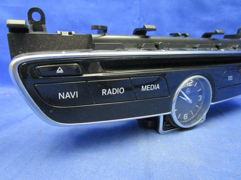 2016 Mercedes Benz C450 AMG CD Radio Clock Media Control Switch PN 222-827-03-00 Foto 2 de 4