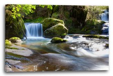 Wandbild Naturbilder Wasserfall in grüner Landschaft vor flachem Gewässer