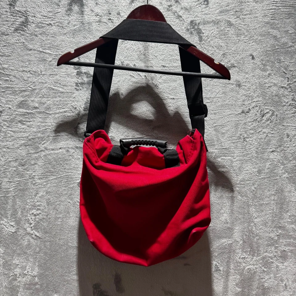 Bolso Mensajero Levis Candy Apple Rojo Y2K - Slouchy - Ligero Libro/Bolso Escolar Foto 3 de 4