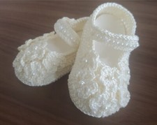 The cutest booties Newborn Baby girls shoes handmade crochet. Gift ide 0-3m