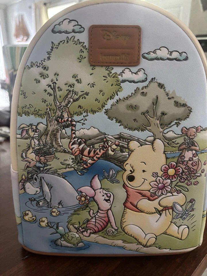 Mochila Winnie The Pooh Soft Tag Loungefly Foto 3 de 3