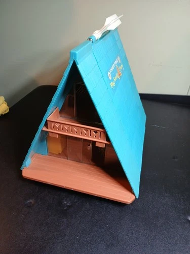 Z-413 VINTAGE 1974 FISHER-PRICE PLAY FAMILY A-FRAME HOUSE PLAYSET