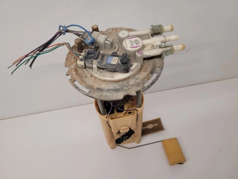 2000-2003 BUICK CENTURY 3.1L Fuel Pump Assembly 19177221 - Imagem 2 de 4
