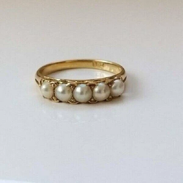 Bonito anillo de compromiso de cinco piedras con perlas blancas de corte redondo de 3 quilates de oro amarillo de 14 quilates FN Foto 2 de 4