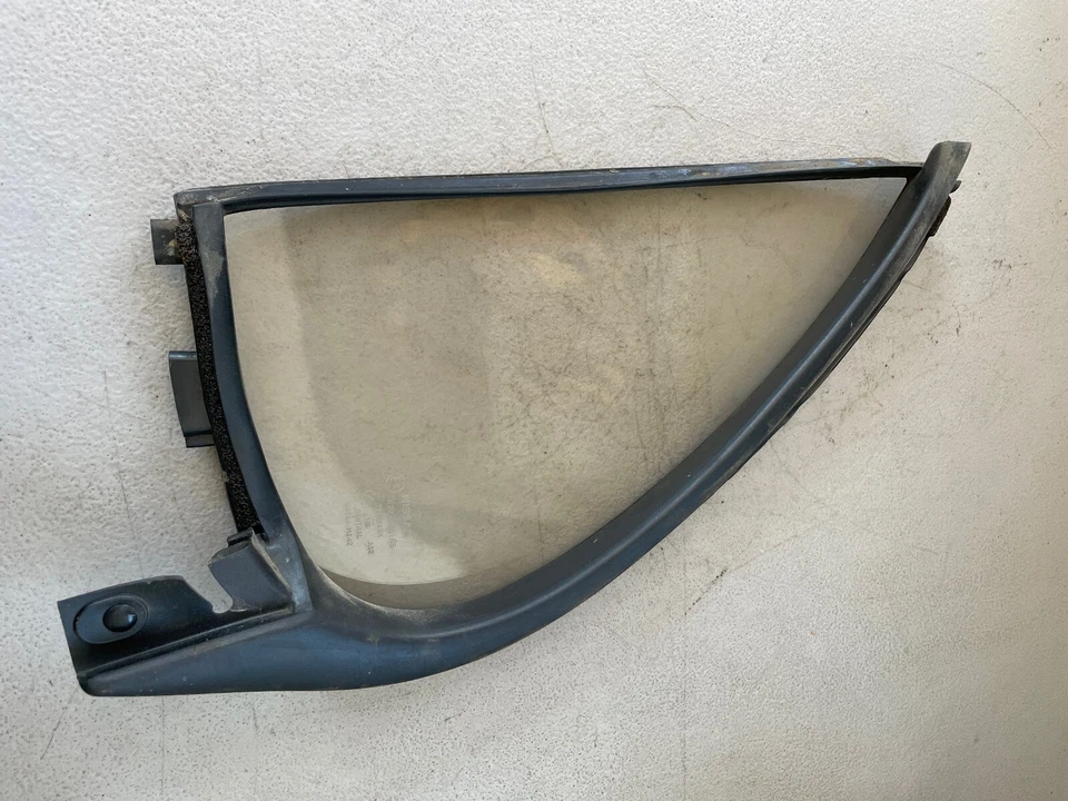 1995 Infiniti J30 RH Passenger Rear Quarter Window - Изображение 3 из 4