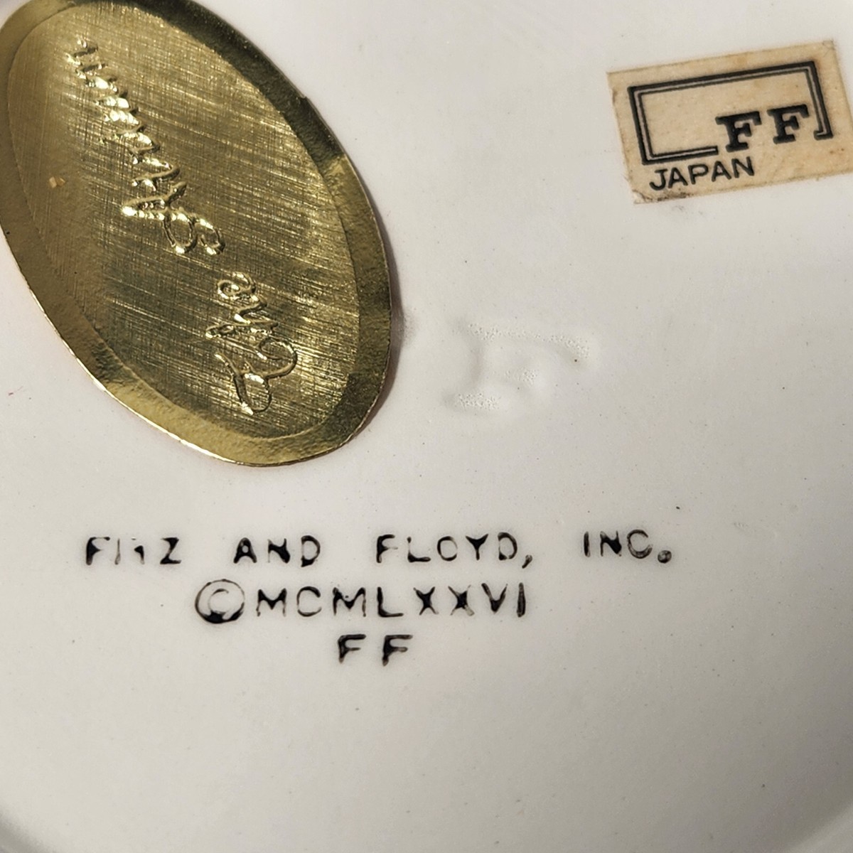 Fitz & Floyd Ceramic Ribbed Trinket Powder Box Seashell Lid Japan