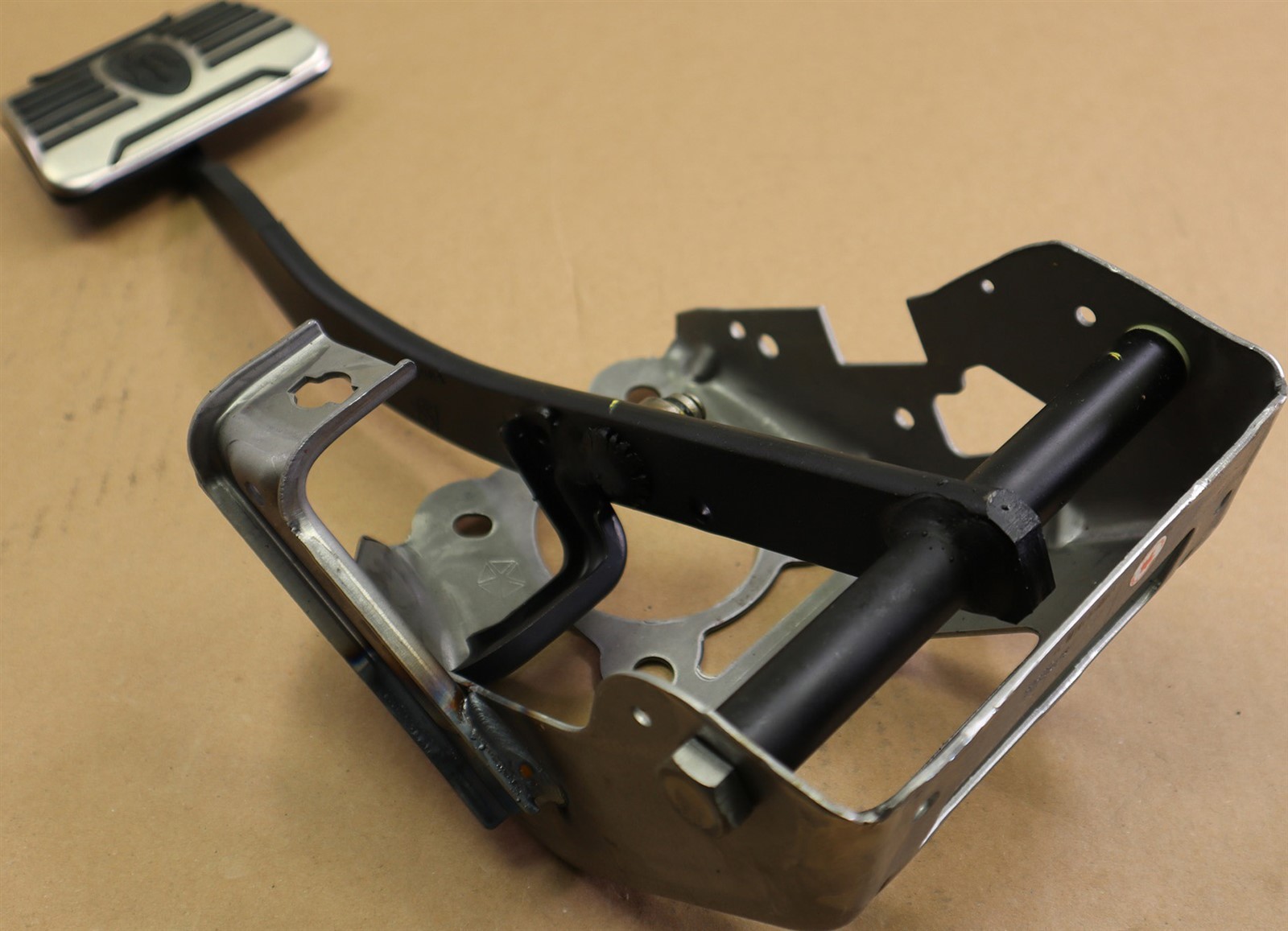 2014 Maserati Ghibli Brake Pedal 68194136AB NOS OEM