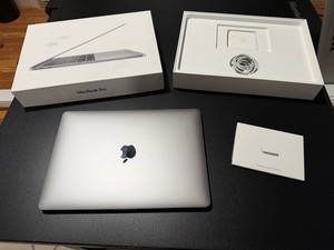 美品　MacBook Pro 2017 13インチ 16GB 256GB Amazon.co.jp: 【整備済み品】Apple MacBook Pro 2017, Thunderbolt