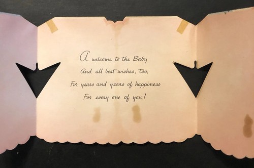 Ancienne carte de voeux de félicitations robe de bébé bleue découpes à trois plis bienvenue - Photo 2/3