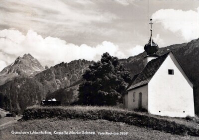 AK Wolkenhimmel Pflanzengebäude Berg Hochland Schwarz-Weiß Baum AA12829