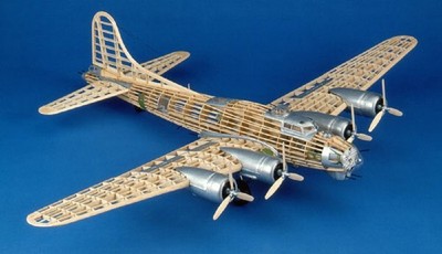 Holz Balsa Bausatz Standmodell B-17G Flying Fortress US Air Force Bomber