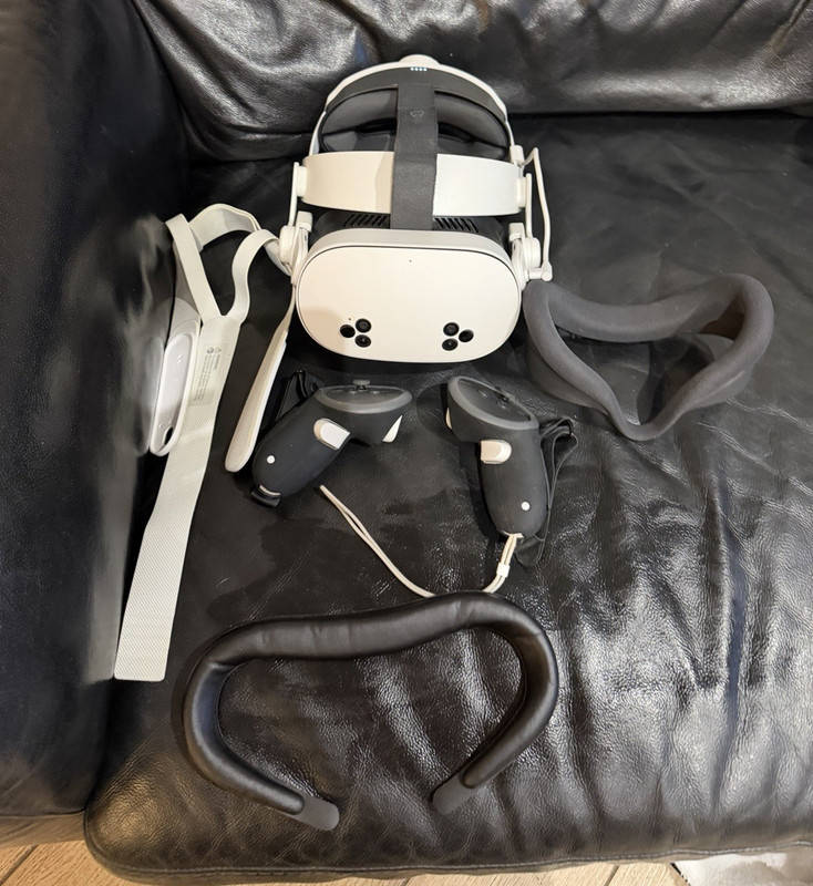 Meta Quest 3S VR headset with upgraded strap Touch Controllers, White/Black